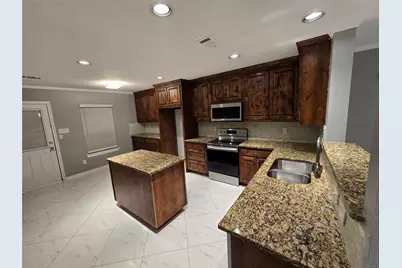 700 White Fields Way, Arlington, TX 76002 - Photo 2