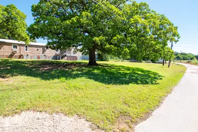 610 W Oak Street, Nocona, TX 76255 - Photo 4