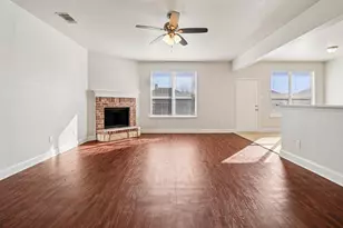 916 Sherry Ln, Saginaw, TX 76179 - Photo 2