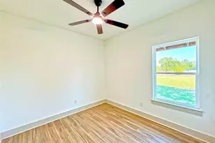 224 Hazelwood Dr, Woodway, TX 76712 - Photo 12