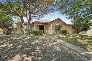 904 Breckenridge Dr, DeSoto, TX 75115 - Photo 2