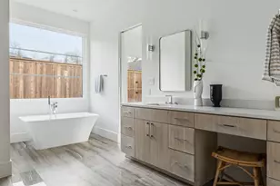 7526 Kenwell St, Dallas, TX 75209 - Photo 12