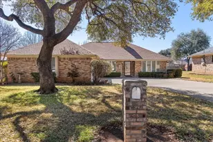 6728 Riviera Dr, North Richland Hills, TX 76180 - Photo 2