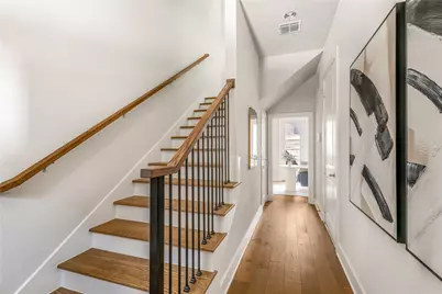 381 E Greenbriar Lane #401, Dallas, TX 75203 - Photo 4