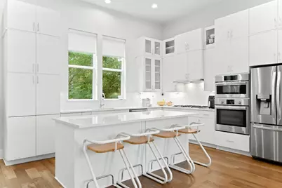 381 E Greenbriar Lane #401, Dallas, TX 75203 - Photo 12