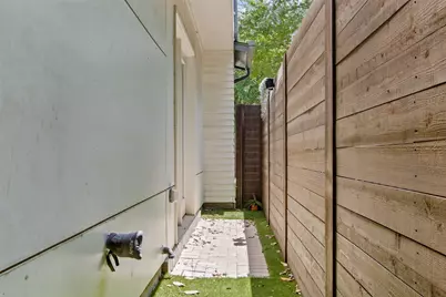 381 E Greenbriar Lane #401, Dallas, TX 75203 - Photo 22