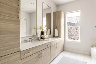 381 E Greenbriar Ln, Dallas, TX 75203 - Photo 20