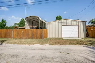 901 E Greenwood Ave, Bowie, TX 76230 - Photo 36