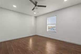 1207 E Russell Ave, Carrollton, TX 75006 - Photo 16