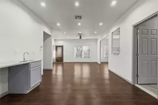 1207 E Russell Ave, Carrollton, TX 75006 - Photo 8