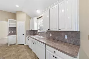 4207 Fox Ct, Arlington, TX 76001 - Photo 10