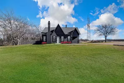 801 S Hampton Road, Crowley, TX 76036 - Photo 2