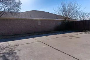 737 Summercrest Blvd, Burleson, TX 76028 - Photo 32