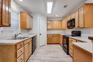 737 Summercrest Blvd, Burleson, TX 76028 - Photo 10