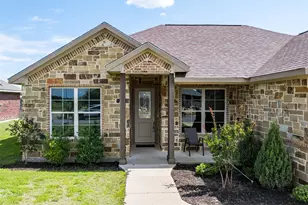 417 W Andrew Dr, Mabank, TX 75147 - Photo 2