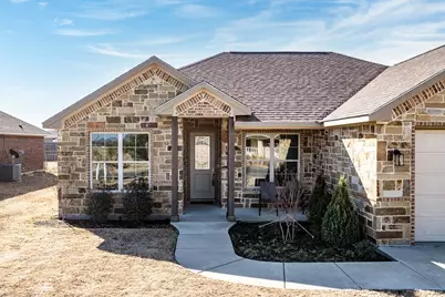 417 W Andrew Drive, Mabank, TX 75147 - Photo 2
