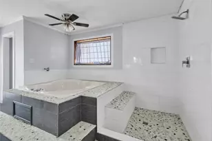 2848 Azalea Ln, Groves, TX 77619 - Photo 14