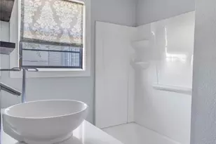 2848 Azalea Ln, Groves, TX 77619 - Photo 20