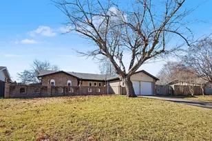 2002 Cottie Ln, Arlington, TX 76010 - Photo 2