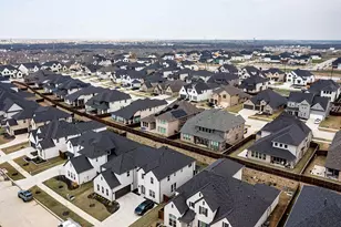 691 Meandering Ln, Frisco, TX 75033 - Photo 2