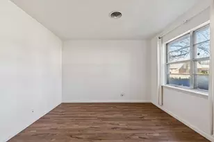 100 Oakhurst Dr, Hurst, TX 76053 - Photo 4