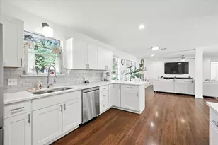 212 Glenn Dr, Hurst, TX 76053 - Photo 12