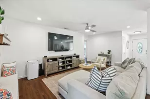 212 Glenn Dr, Hurst, TX 76053 - Photo 6