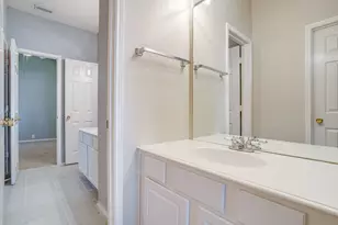 519 Deerwood Dr, Burleson, TX 76028 - Photo 30