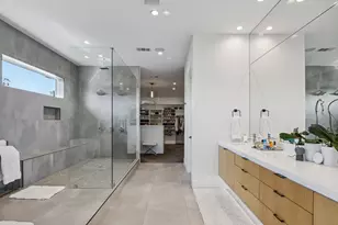 9733 Mixon Dr, Dallas, TX 75220 - Photo 10