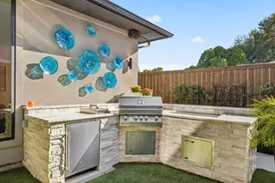 9733 Mixon Dr, Dallas, TX 75220 - Photo 14