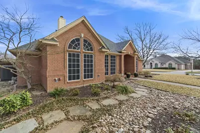 1613 Green Tree Drive, Hurst, TX 76054 - Photo 4