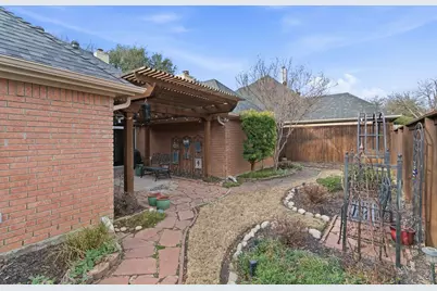 1613 Green Tree Drive, Hurst, TX 76054 - Photo 32