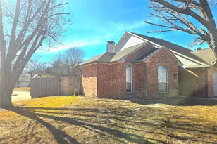 400 Buckskin Dr, Red Oak, TX 75154 - Photo 2