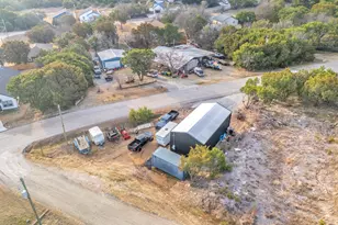 1030 Comanche Cove Dr, Granbury, TX 76048 - Photo 8