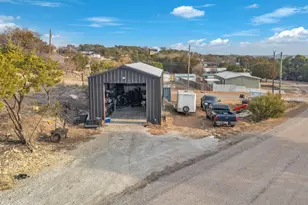 1030 Comanche Cove Dr, Granbury, TX 76048 - Photo 2