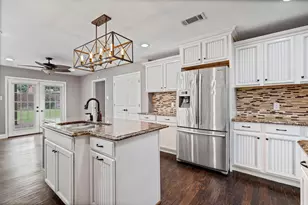 8406 Lakemont Dr, Dallas, TX 75209 - Photo 6