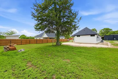 908 Crittendon Street, Bridgeport, TX 76426 - Photo 40