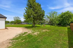 908 Crittendon St, Bridgeport, TX 76426 - Photo 38