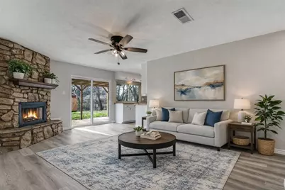 820 E Glendale Street, Crowley, TX 76036 - Photo 2