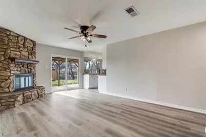 820 E Glendale Street, Crowley, TX 76036 - Photo 6