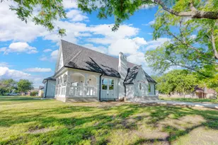 808 N Main St, Tioga, TX 76233 - Photo 2