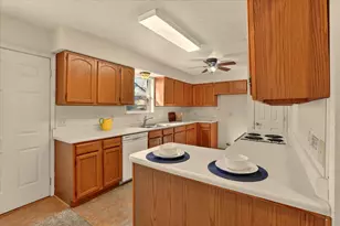 1017 Parkhill Ave, Saginaw, TX 76179 - Photo 16