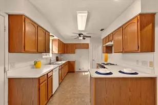 1017 Parkhill Ave, Saginaw, TX 76179 - Photo 14