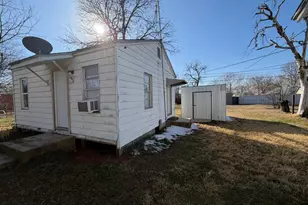 814 Tennessee St, Graham, TX 76450 - Photo 2
