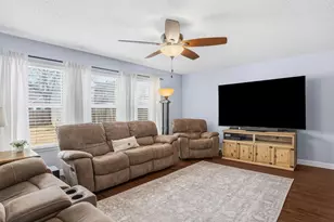 1374 Honeysuckle Ln, Lewisville, TX 75077 - Photo 10