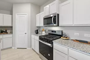 2812 Hawk Dr, Denton, TX 76205 - Photo 4