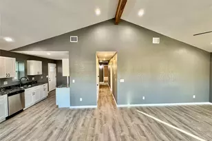 200 Lois Cir, Granbury, TX 76049 - Photo 4