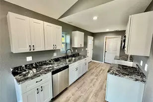 200 Lois Cir, Granbury, TX 76049 - Photo 8