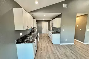 200 Lois Cir, Granbury, TX 76049 - Photo 10