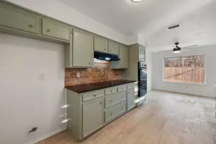 701 Rocky Canyon Rd, Arlington, TX 76012 - Photo 30